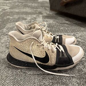 Nike Kyrie 3 TB White Black Athletic Basketball Shoes Mens U.S. 13